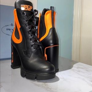 Prada Calzature Donna black leather boot